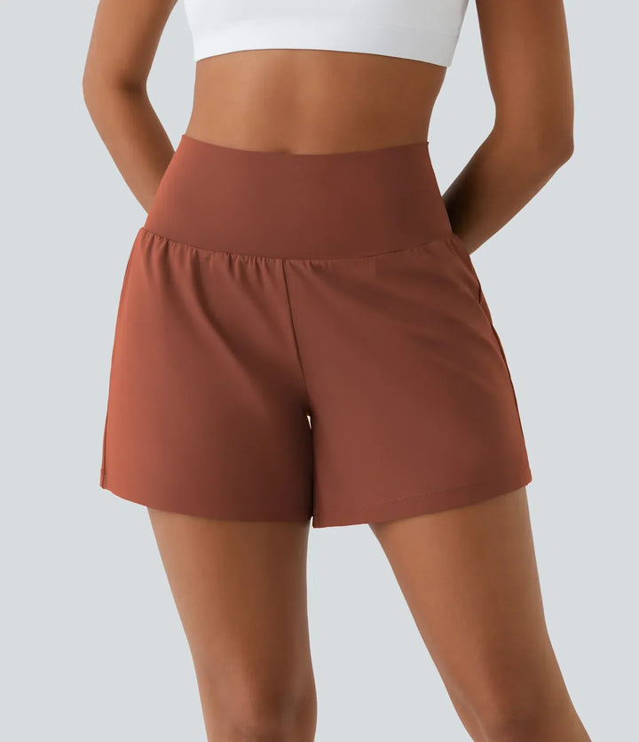 Funktionelle Damen Fitness Shorts, 2-in-1, hochtailliert, für Komfort beim Workout.