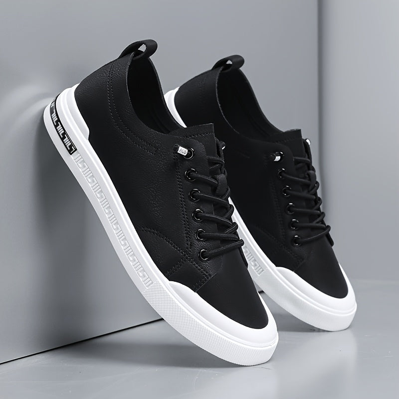 Vielseitige schwarze Herren-Sneakers, stilvoll & bequem, perfekt als Sportschuh oder Freizeitschuh für den Alltag.