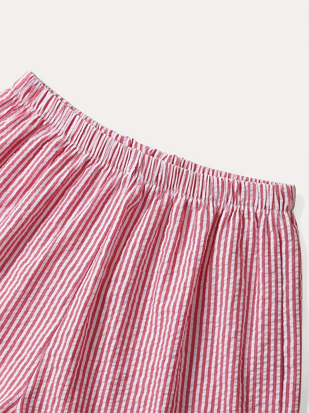 Stilvolle Damen Shorts in gestreift/kariert. Vielseitige Freizeitmode für den Sommer, bequem und chic.