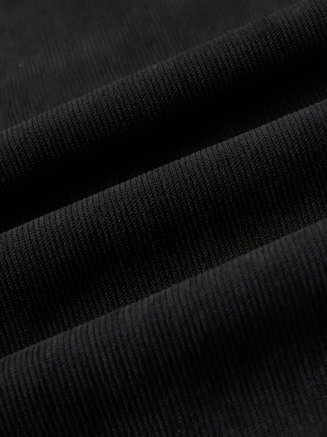 Warme Herrenhose für den Alltag, schwarz, gefüttert, bequem mit elastischem Bund, ideale Winter-Freizeithose.