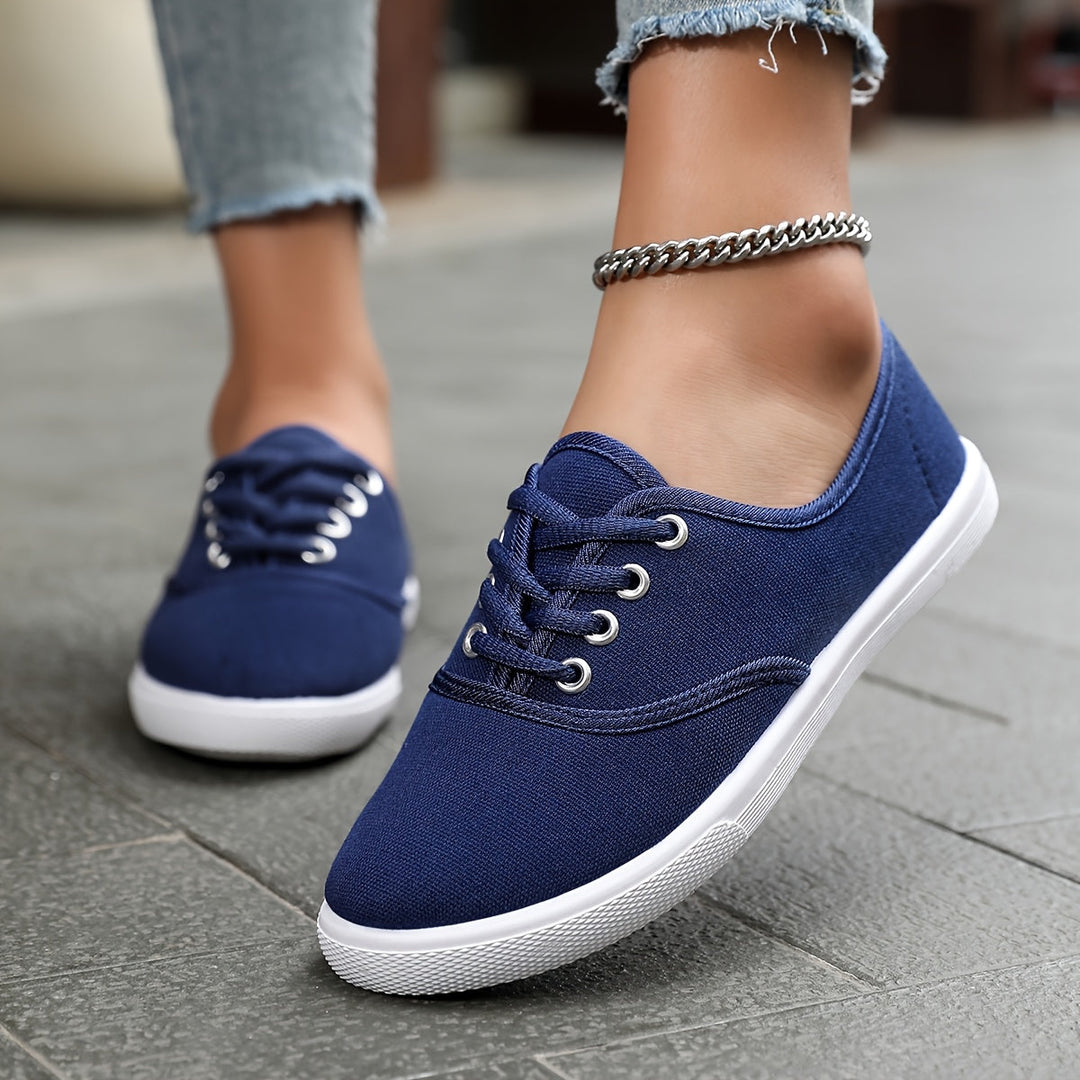 Sportliche Damen Sneaker, die durch ihr Low-Top Design urbanen Chic und Komfort vereinen.