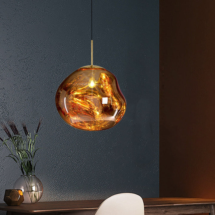 Moderne Wohnzimmerlampe, zeitgemäßes Design für helle und freundliche Beleuchtung.