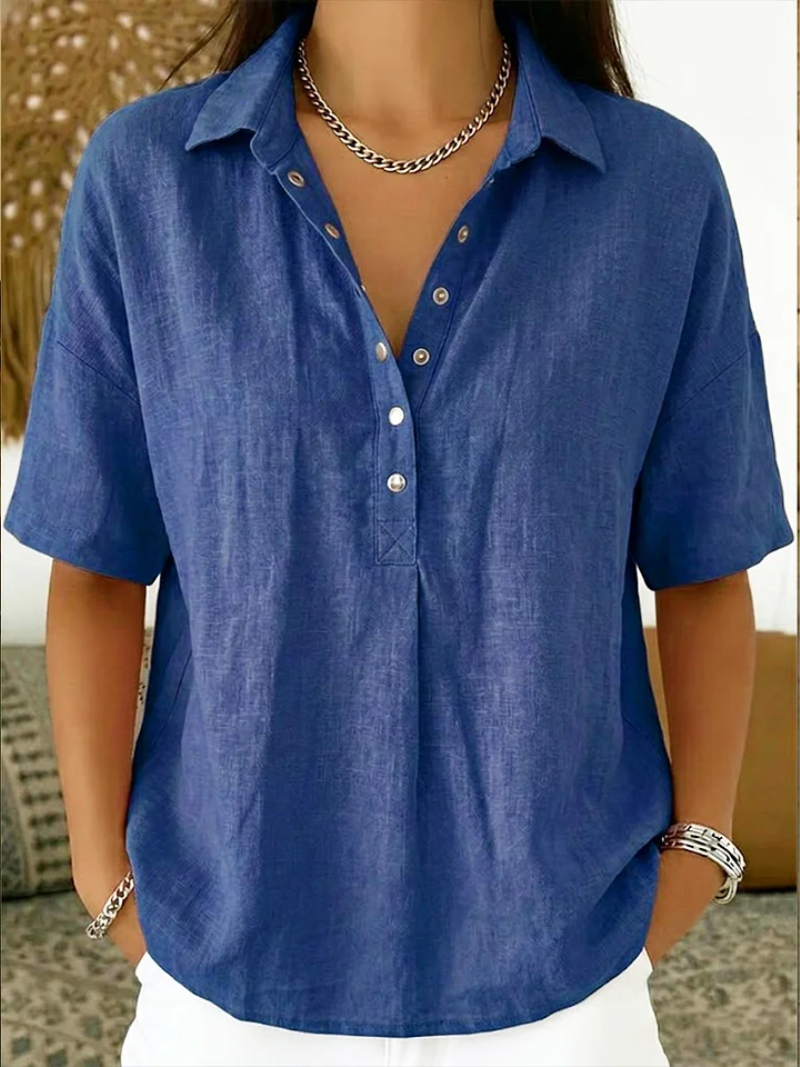Kurzarm-Damenbluse mit Hemdblusenkragen in S-3XL. Bequemer, leichter Schnitt für heiße Sommertage.