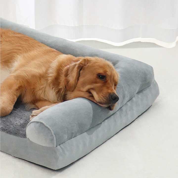 Dunkelgraues Sofa-Hundebett aus Plüsch, gross, bietet Haustieren gemütlichen und gelenkschonenden Schlafplatz.