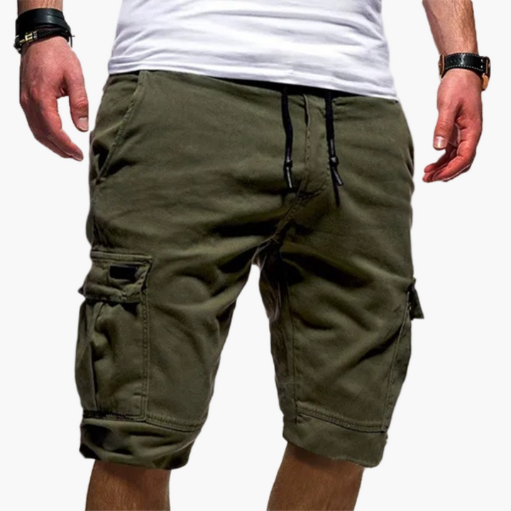 Maskuline Cargo-Shorts für Herren mit relaxter Passform und praktischen Taschen. Flexible kurze Hose mit Kordelzug.