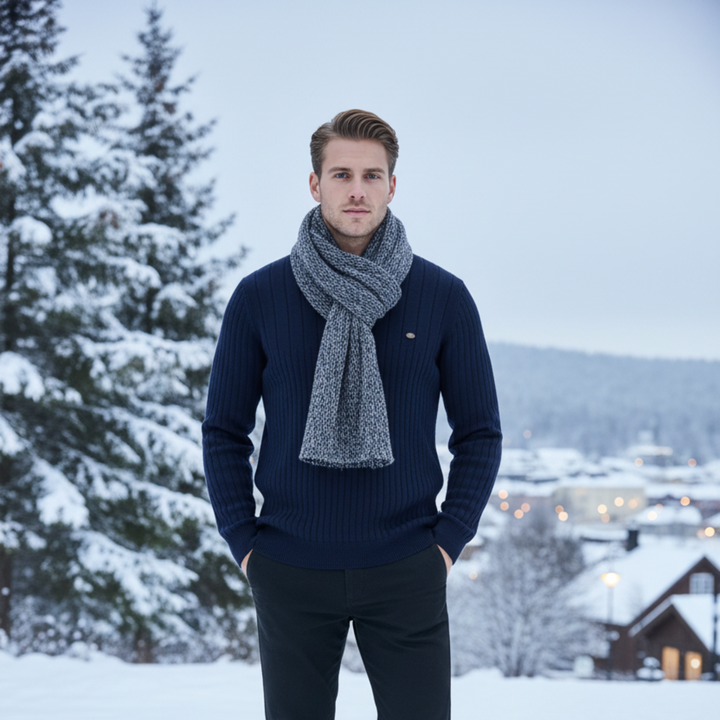 Hochwertiger Herren Rundhals-Strickpullover aus Ribstrick mit Stretch für optimalen Tragekomfort.