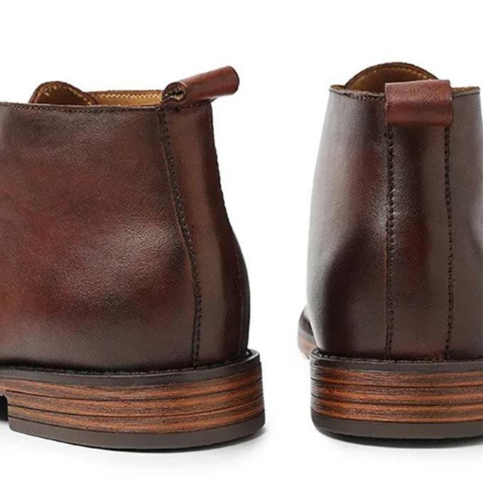 Hochwertige elegante Herrenstiefel, bequem & langlebig, perfekt für Business und Freizeit.