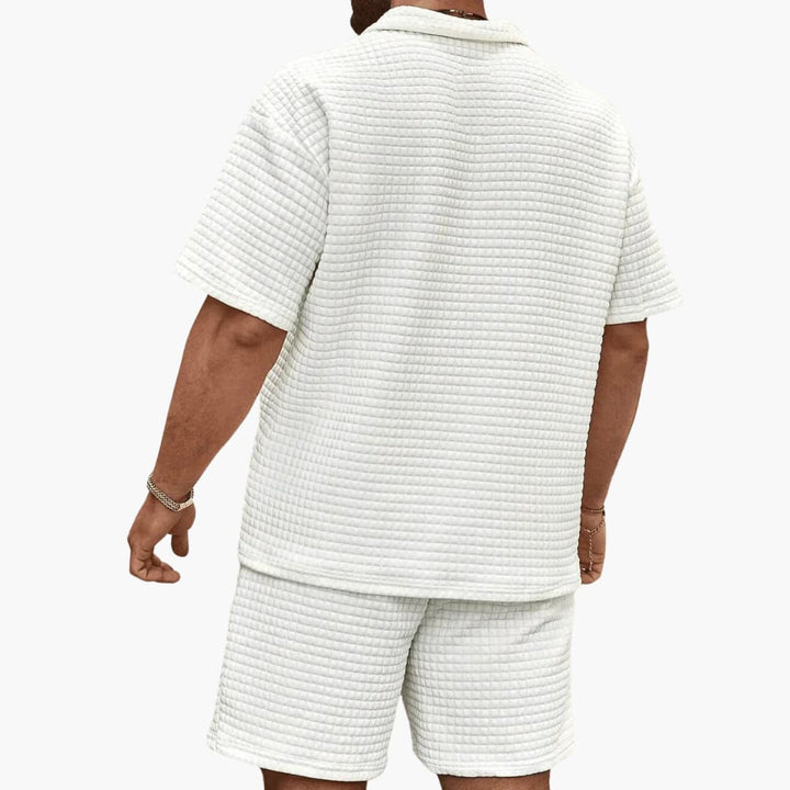 Stylisches Herren Freizeit-Set aus nachhaltigem Material, perfekt für den Sommer. Bequemer Casual Zweiteiler.