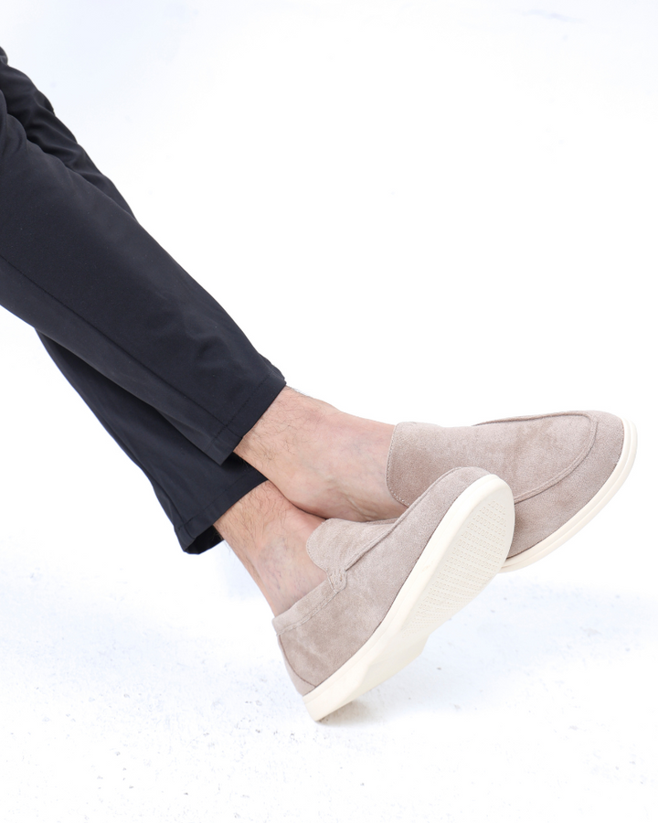 Herbstliche Herrenschuhe: Bequeme Slip-On Loafer für jeden Anlass.