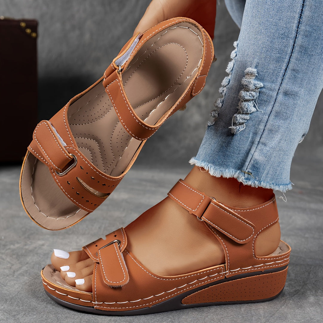 Leichte Damen Sandalen Elise, bieten orthopädischen Komfort und Linderung bei Fussschmerzen im Sommer.