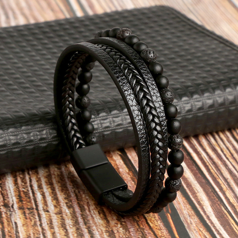 Stilvolles Herren Armbandset mit geflochtenem Lederarmband und elegantem Perlenarmband. Modern & chic.