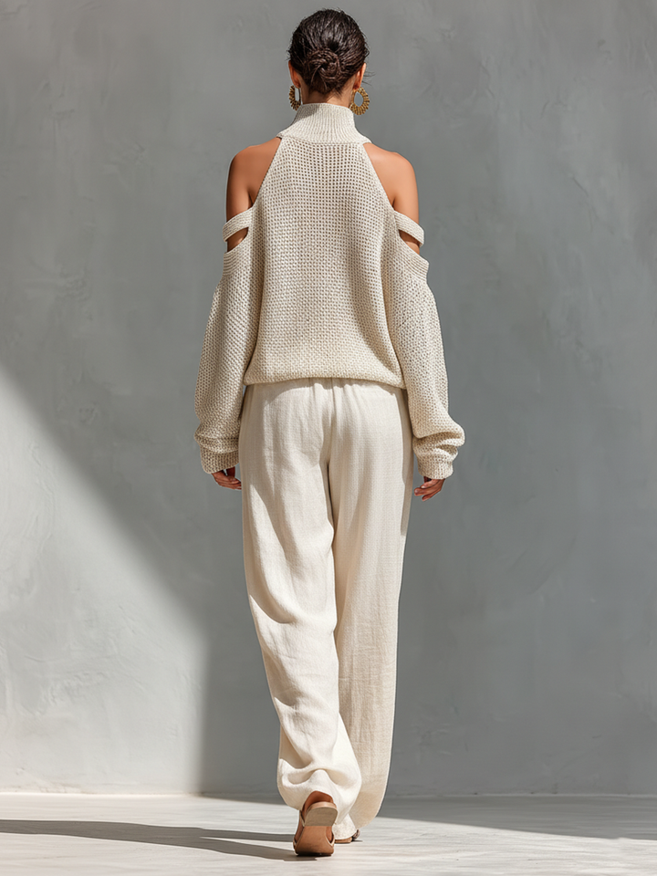 Damen Off-Shoulder Turtleneck Set mit weiten Hosen. Beiges, elegantes Co-Ord Set für stilvolle Freizeitmode.