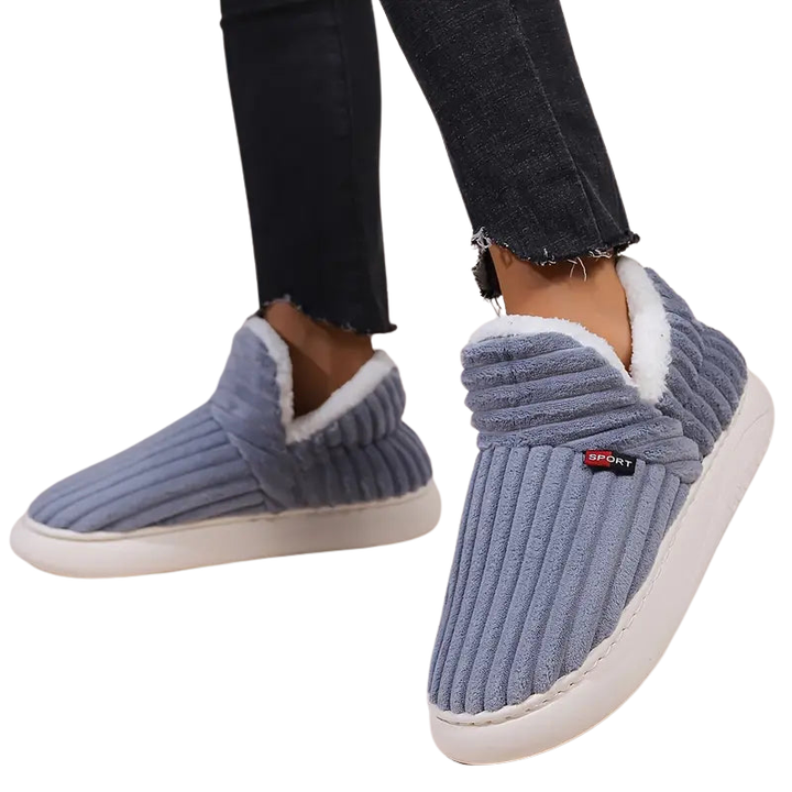 Hochwertige Damen Winterschuhe für den Innenbereich; leicht, warm und mit rutschfester Sohle für optimalen Komfort.