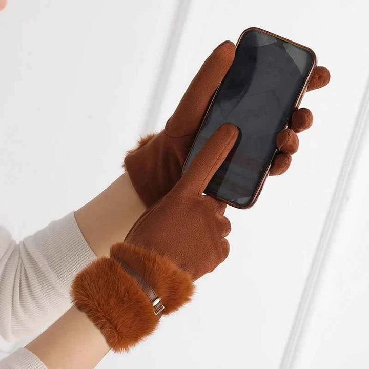 Braune Damenhandschuhe, warm und touchscreen-kompatibel, perfekt für den Winter.
