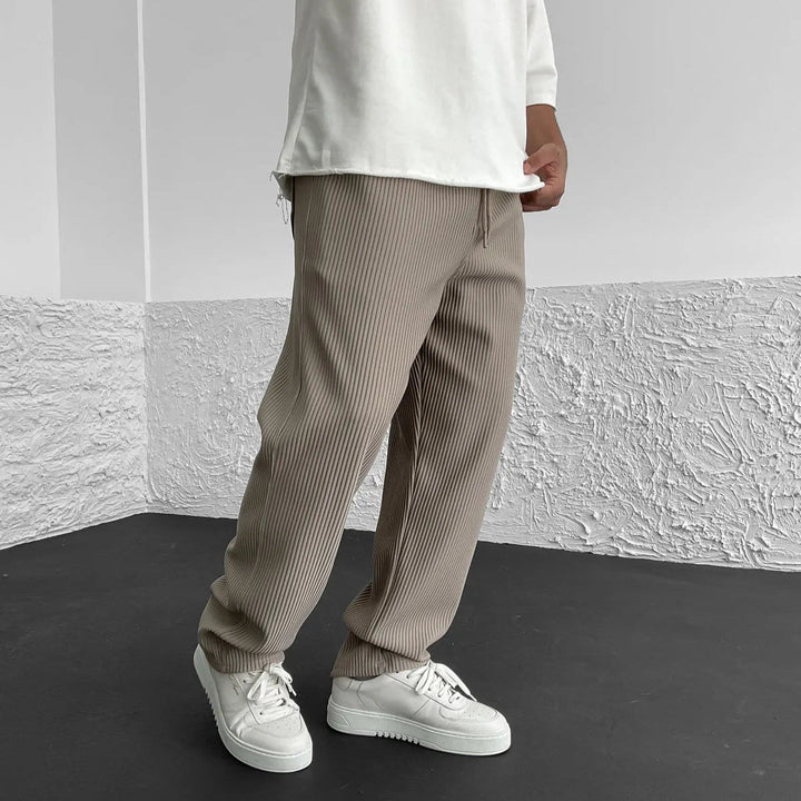 Anpassbare Herren Strickhose in Relaxed Fit Passform. Atmungsaktiv und bequem für jede Gelegenheit.