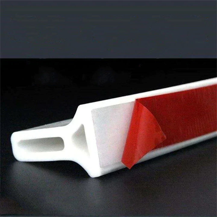 Zuverlässiger Feuchtigkeitsschutz: flexible Silikon-Duschbarriere für die Dusche.