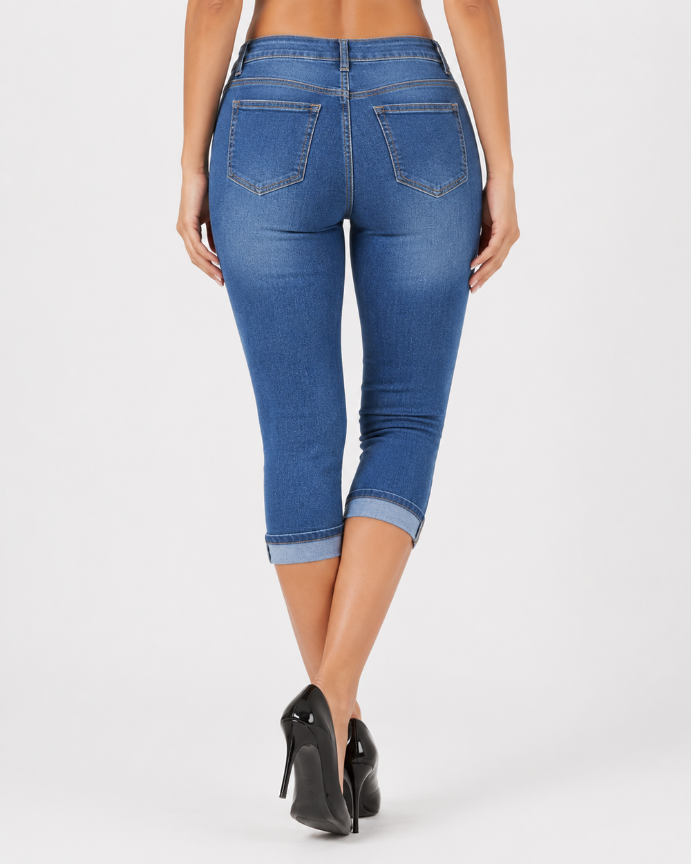 Elegante Damen Caprihose Slim Fit in Schwarz, vielseitig kombinierbar für Casual & moderne Sommerlooks.