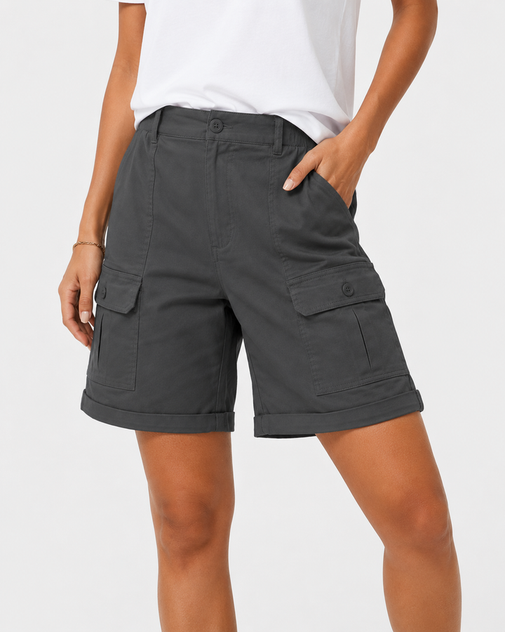Trendige High-Waist Jorts für Damen, ideal als Sommer Freizeithose.