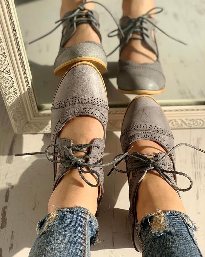Rutschfeste Sohle orthopädischer Vintage Damenschuhe, bietet Stabilität und Komfort für Alltag & Stil.