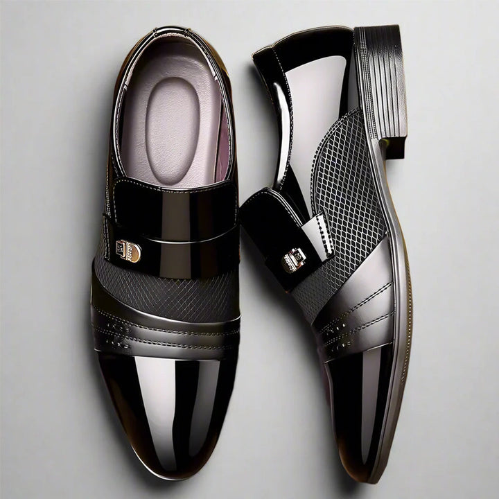Braune Herren Loafer aus Leder mit stilvollen Schnallen; vielseitige Business- & Freizeitschuhe.