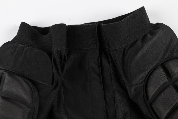 Komfortable, atmungsaktive Protektorenhose, schützt Hüfte und Oberschenkel zuverlässig bei Sport und Outdoor.