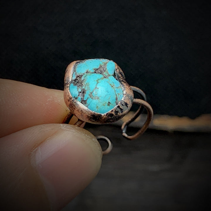 Damenring Rohstein Geburtsstein, verstellbar. Naturstein Schmuck, zeitloses Design.