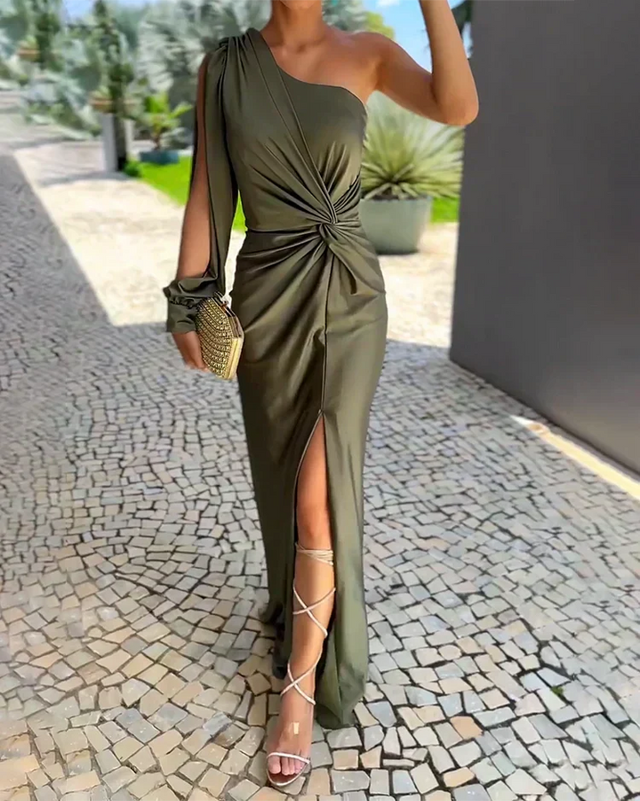 Elegantes grünes Maxikleid für Damen mit One-Shoulder und hohem Schlitz. Perfekt als Hochzeitsgastkleid.