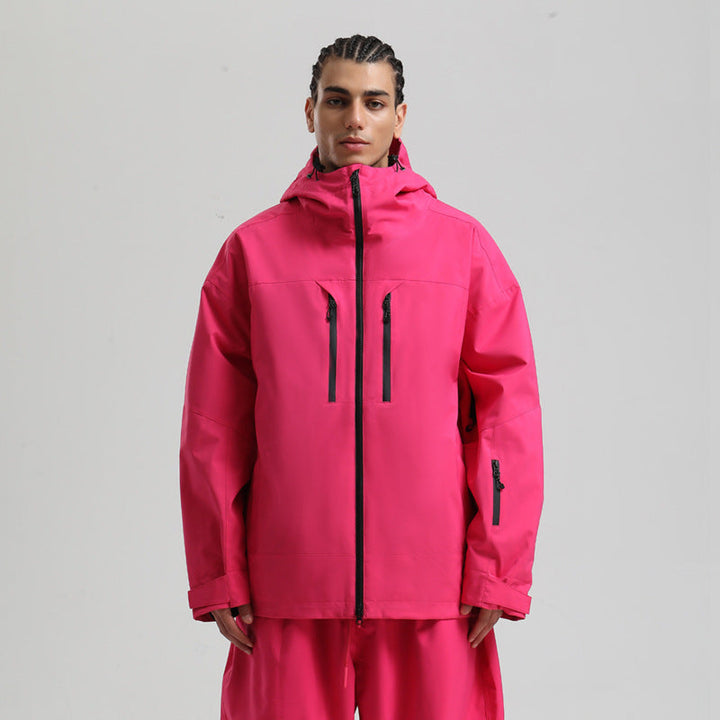 Detailaufnahme: Hochwertiges Material der warmen Herren Skijacke. Optimaler Schutz bei Kälte & Schnee.
