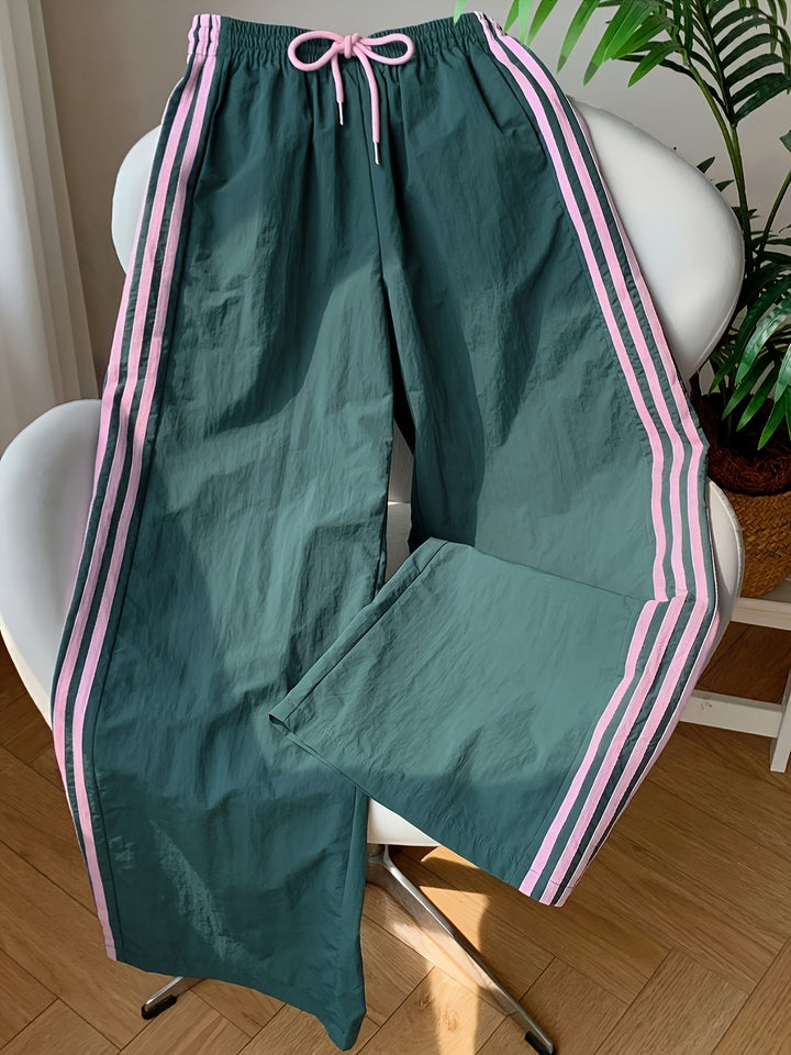 Damen Athleisure Hose mit weitem Bein & Seitenstreifen für lässigen Komfort im Frühling/Sommer.