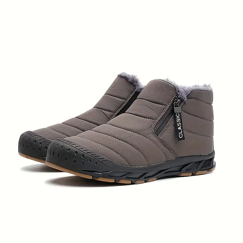 Damen Winterstiefel beim Wandern im Schnee. Warm, wasserdicht & kältebeständig. Rutschfeste Sohle für Outdoor-Aktivitäten.