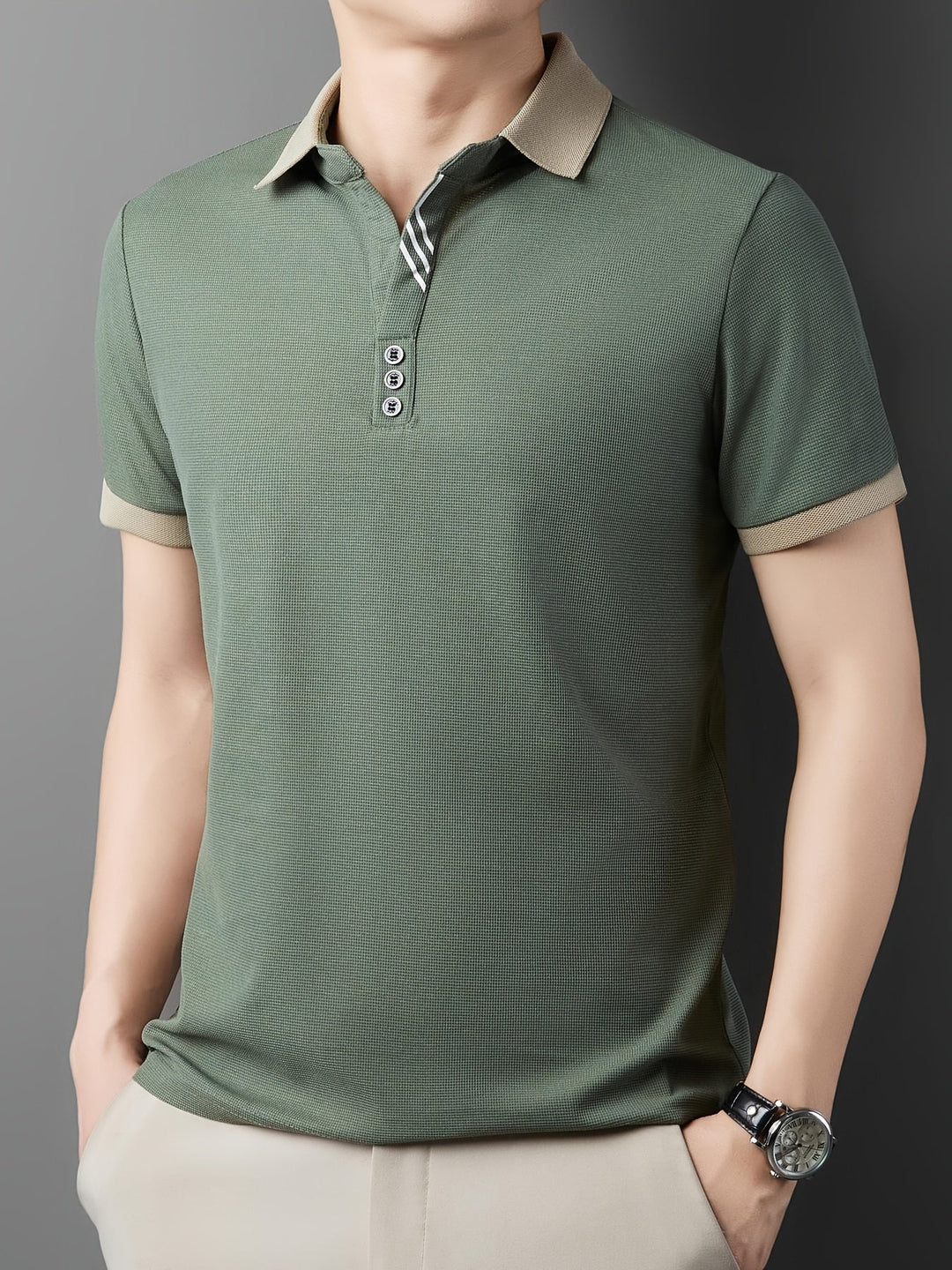 Elegantes Herren Poloshirt mit Kontrastkragen. Ideal für Business & Freizeit im Frühling/Sommer.