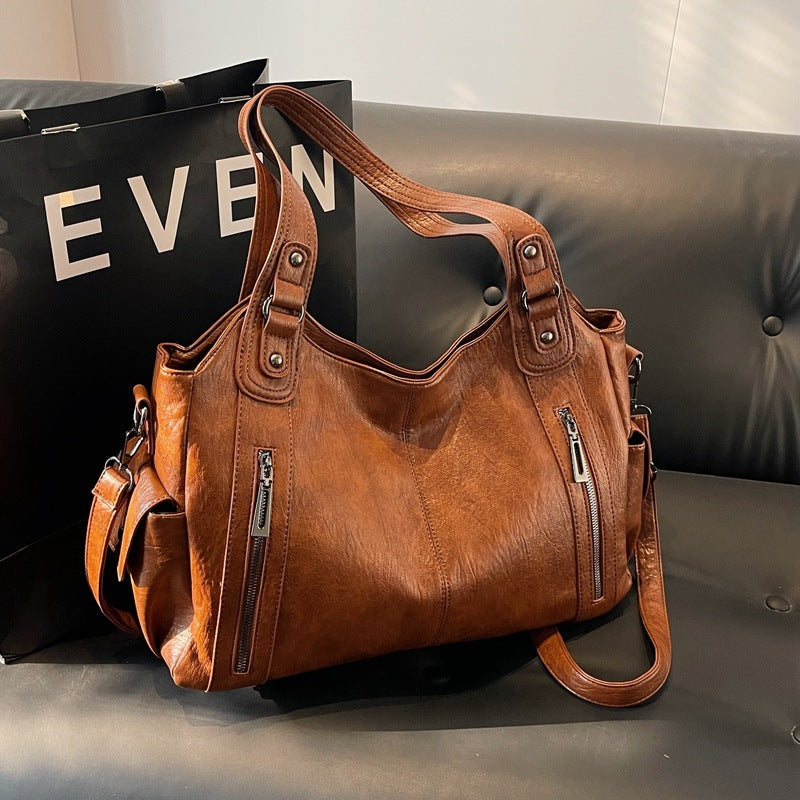 Robuste schwarze Damen Reisetasche. Großer Stauraum für Sport- und Freizeitausrüstung.