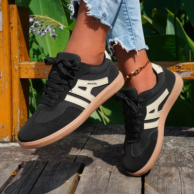 Stilvolle Damen Retro Sneaker, Schwarz-Kaffee, mit Schnürung. Perfekt als bequemer Freizeitschuh.