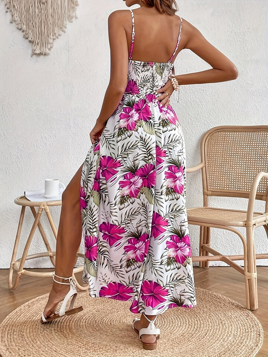 Trendiges Maxikleid für Damen im floralen Design, bequem & stilvoll für jeden Sommertag.