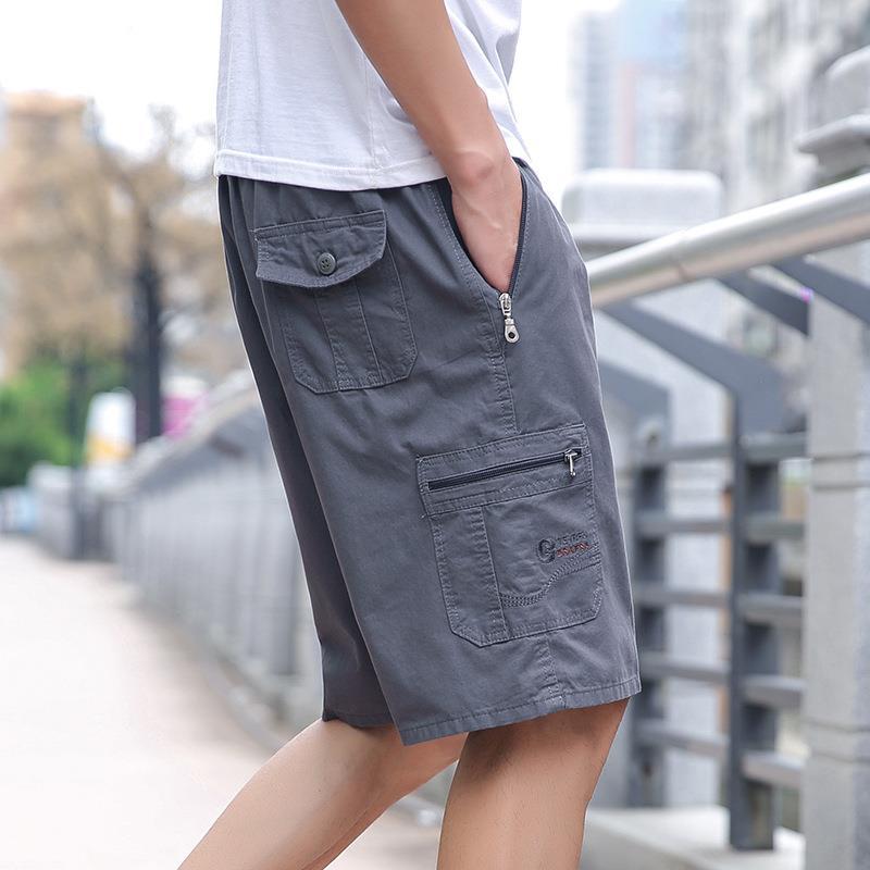 Blaue Casual Herren Sommer Shorts in Übergröße. Locker geschnittene Bermuda für Komfort an warmen Tagen.
