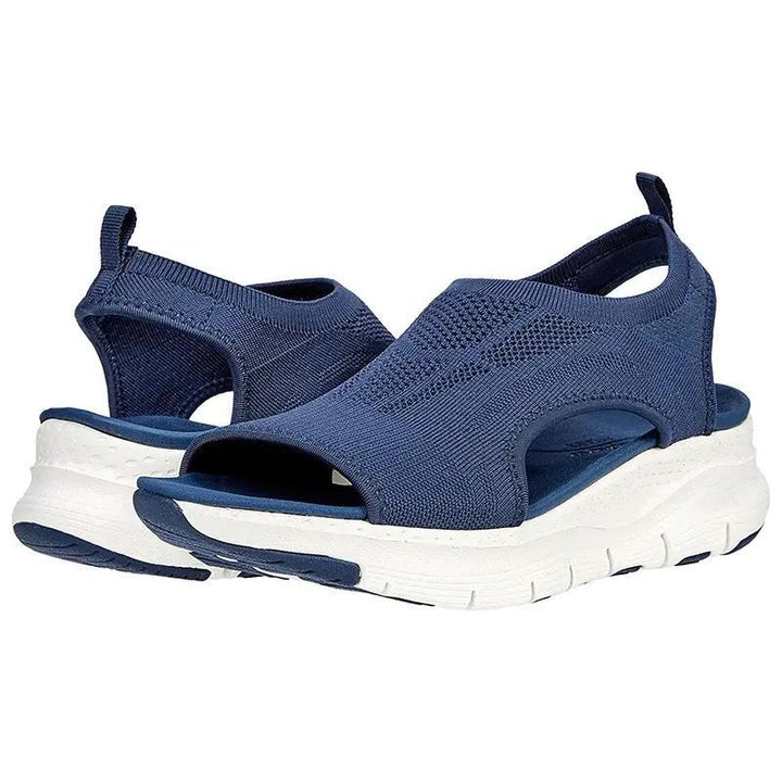 Blaue Damen Schlupfsandalen mit Fußgewölbestütze. Bequeme Sommerschuhe für Alltag und Reise.