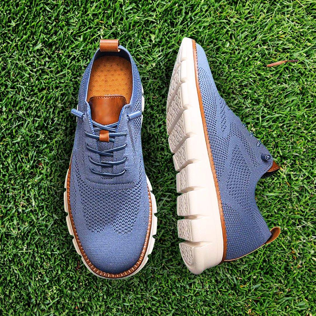 Ein Paar bequeme All-Day Walker Slip-On Komfortschuhe für Damen & Herren; ideale Alltagsschuhe.