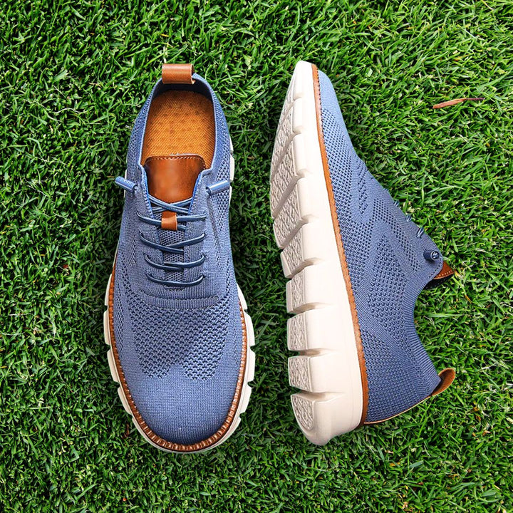 Ein Paar bequeme All-Day Walker Slip-On Komfortschuhe für Damen & Herren; ideale Alltagsschuhe.
