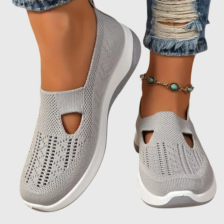 Seitliche Ansicht der schwarzen ergonomischen Damen Freizeitschuhe. Komfortable & leichte Alltagsschuhe.