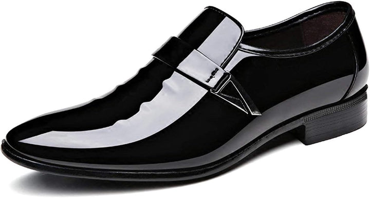 Mann trägt bequeme Business Casual Schuhe, perfekt kombiniert für einen eleganten Look.