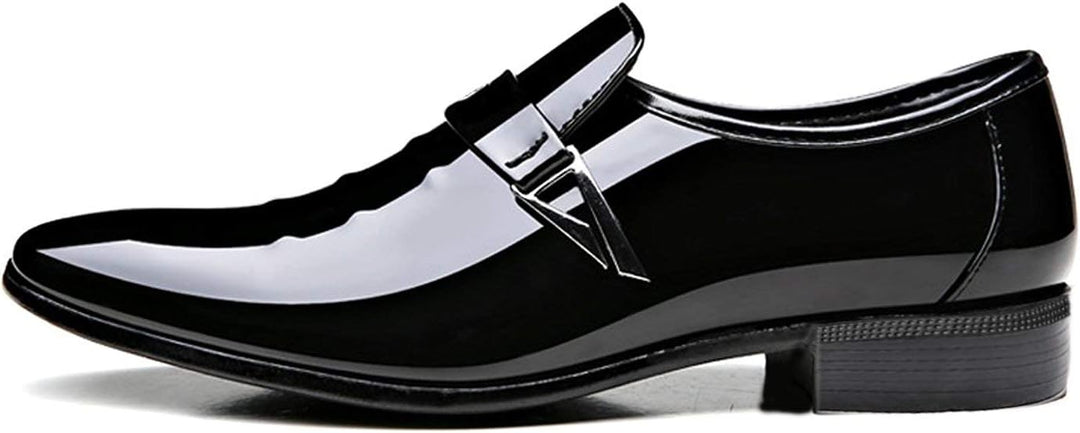 Herren Business Casual Schuhe im Büro-Umfeld, zeigen Komfort und Professionalität.