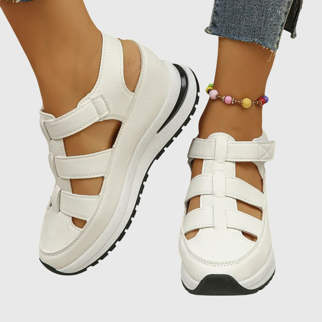 Produktaufnahme: Vielseitige, bequeme Damen Flachsandalen als ideale Sommer-Komfortschuhe mit tollem Design.