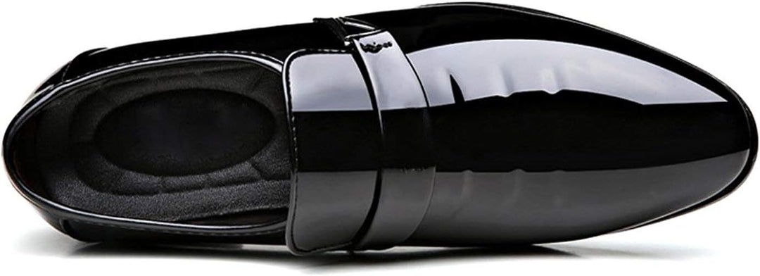 Elegante Herren Business Casual Schuhe in einer entspannten Freizeit-Umgebung.