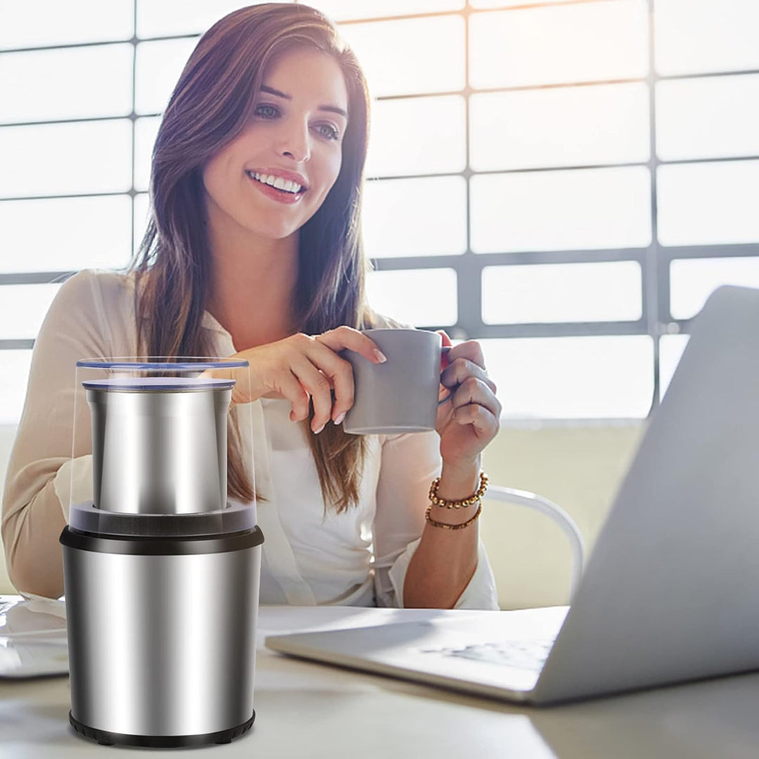 Vielseitige elektrische Kaffeemühle & Gewürzmühle mit sicherem Deckel und kompakter Bauweise für Haushalt.