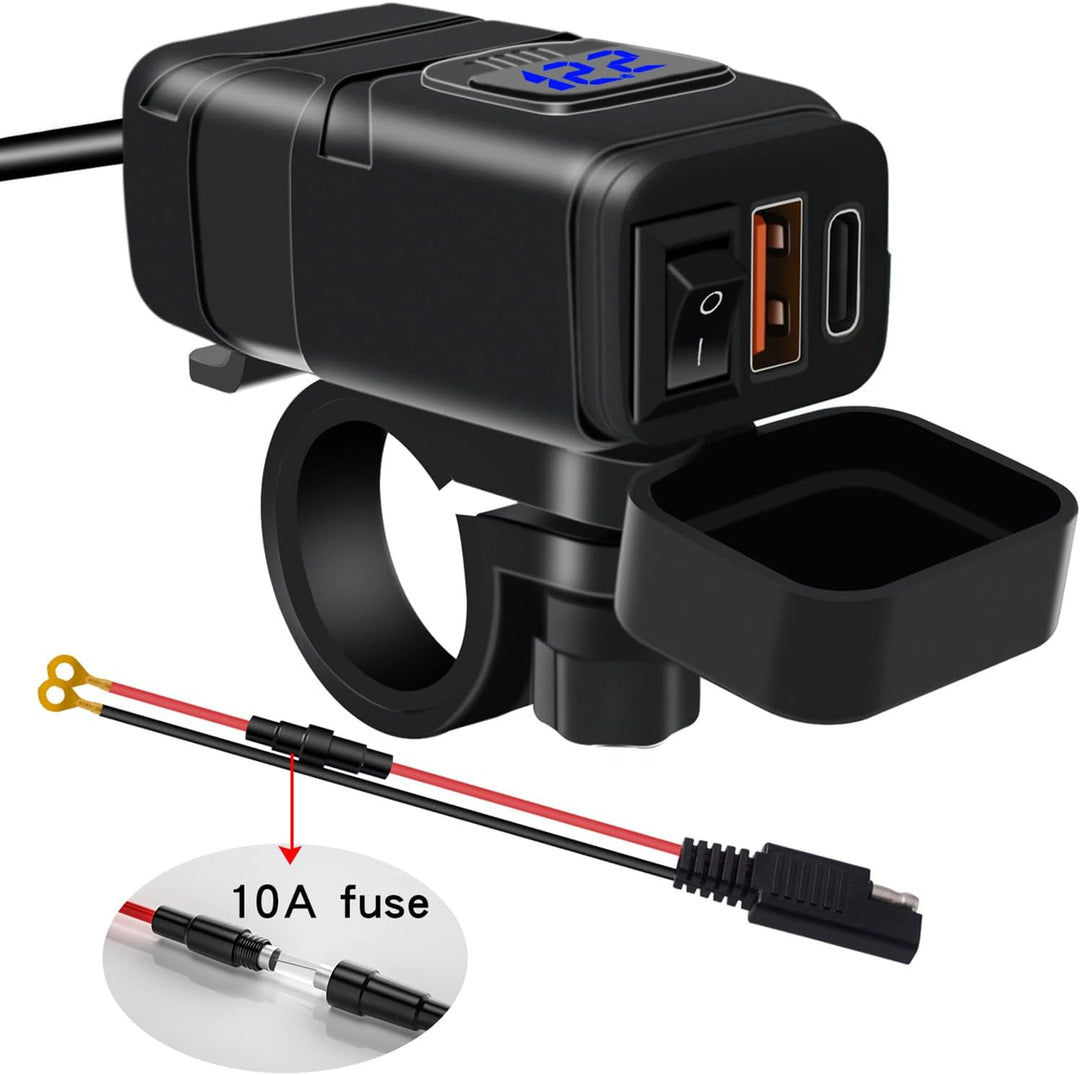 Effizientes Motorrad USB-C und USB-A Ladegerät mit Voltmeter, ideal für Outdoor-Elektronik.