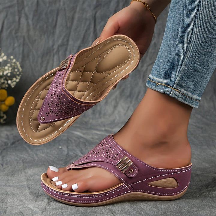 Stilvolle Damen Sandale für Strand, Urlaub & Alltag; bequeme Sommerschuhe im Bohemian-Stil.