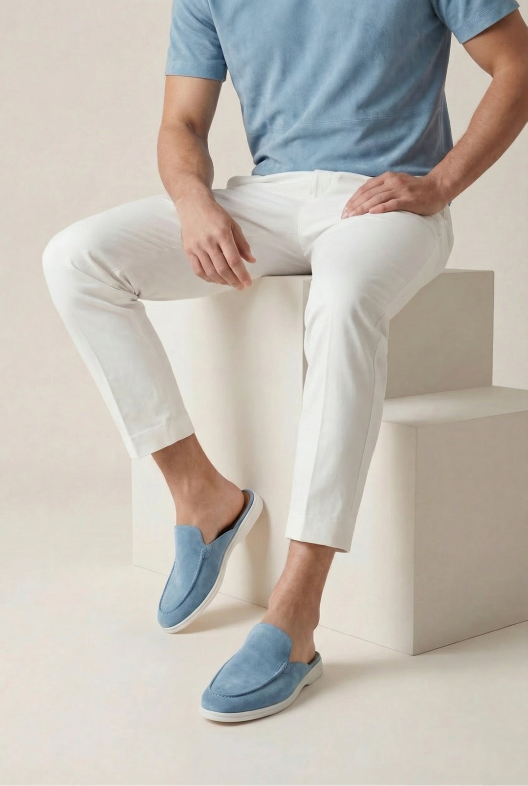 Casual Herren Slip-Ons: Blaue, leichte Mules, perfekt für Freizeit und entspannte Sommeraktivitäten.