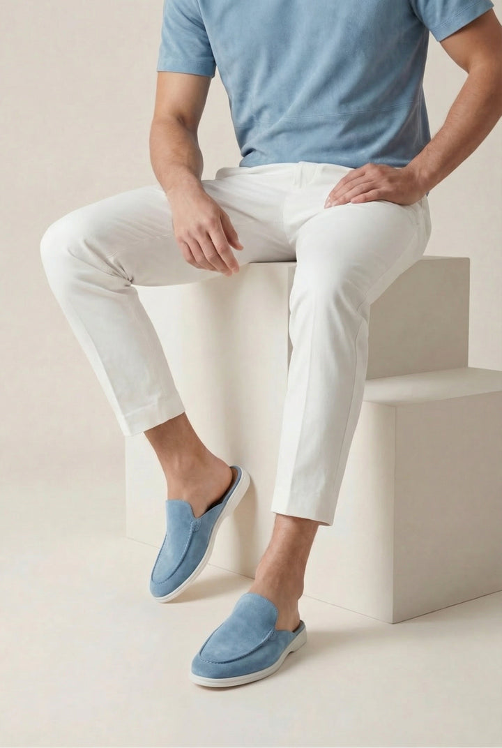 Casual Herren Slip-Ons: Blaue, leichte Mules, perfekt für Freizeit und entspannte Sommeraktivitäten.
