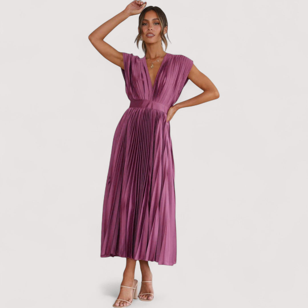 Modisches Damenkleid Plissee mit Gürtel. Elegant, fließend, ideal für Sommer.