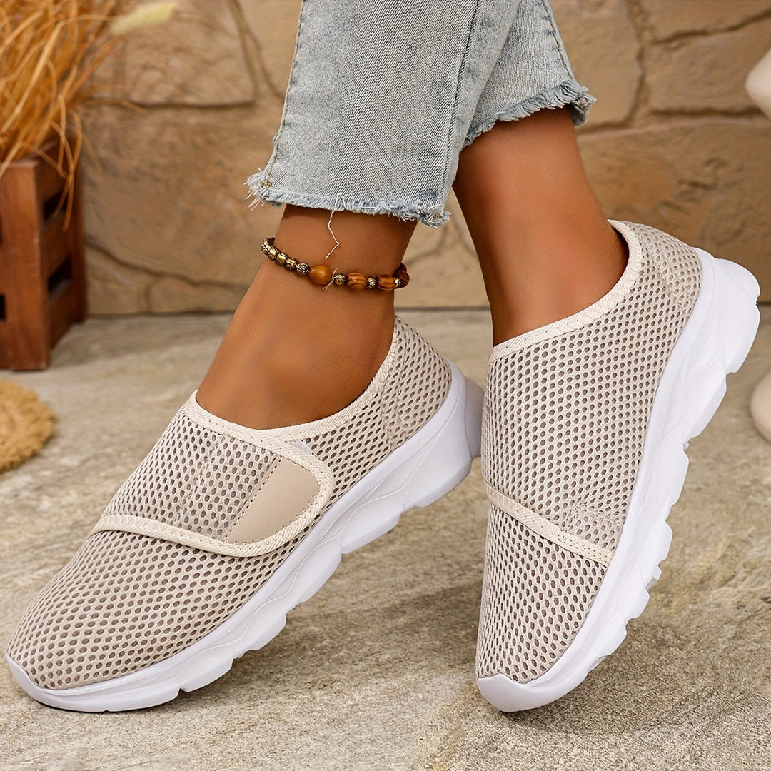 Leichte Alltagsschuhe: Schwarze Damen Slip-On Sneaker, rutschfest und sehr bequem.